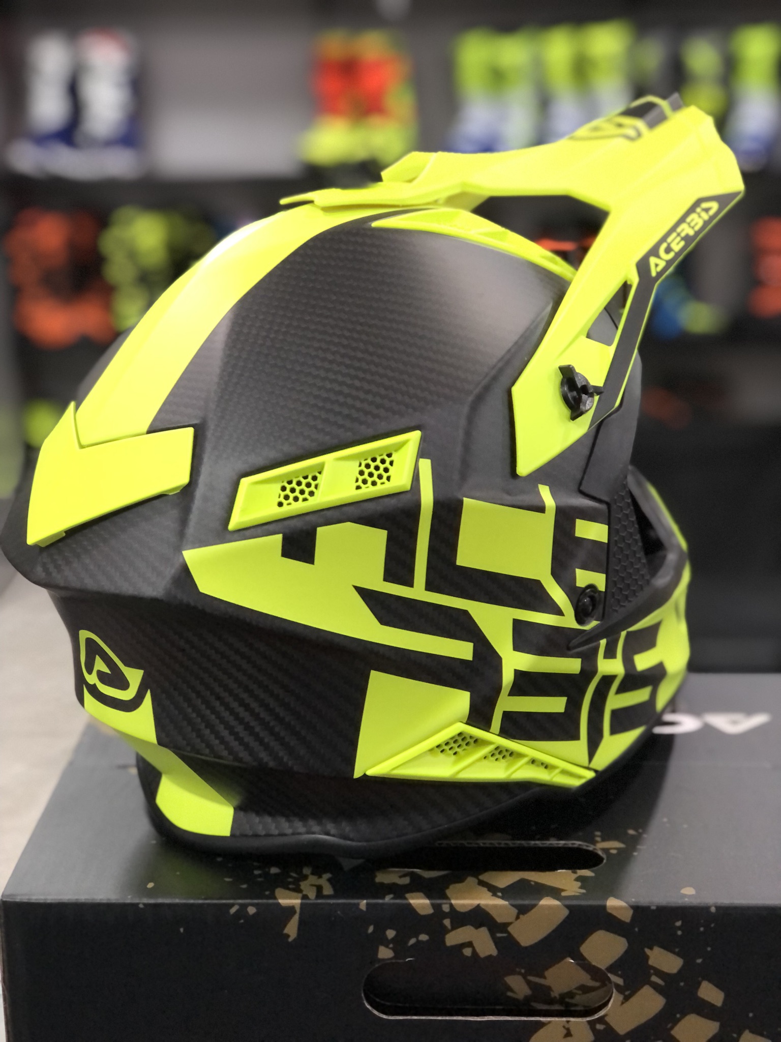 CASCO TRAIL UFO ARIES GRIS-NEGRO-AMARILLO FLUOR